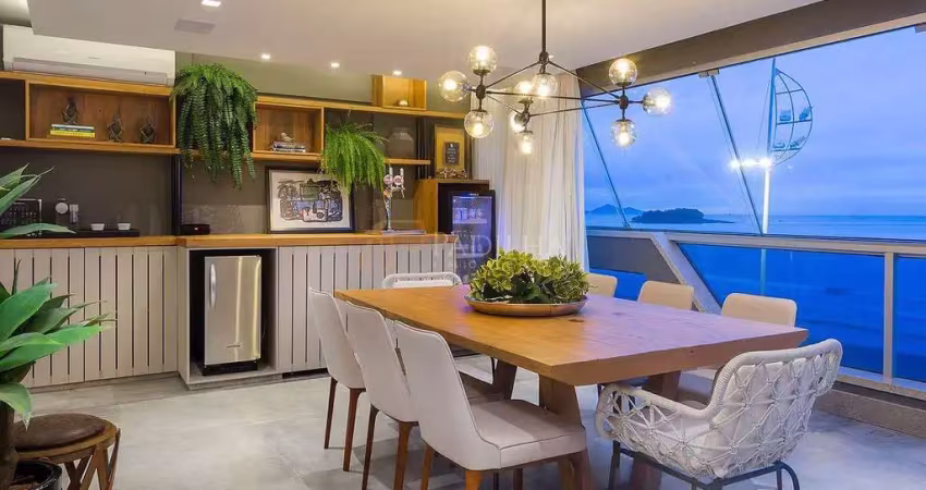 Frente mar, finamente mobiliado, decorado , equipado e climatizad0.