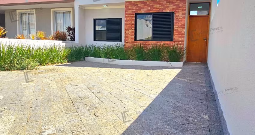 Casa com 03 quartos no Condomínio Horto Florestal