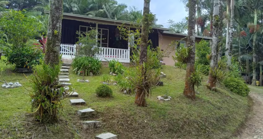 SÍTIO COM PISCINA NA REGIÃO DOS MACACOS EM CAMBORIÚ