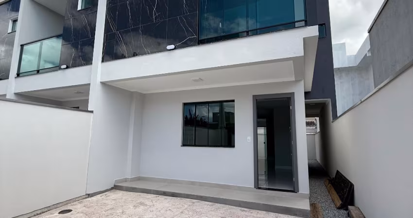 Sobrado com Corredor lateral  com 3/4