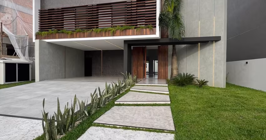 LINDA CASA DE ALTO PADRÃO EM CONDOMÍNIO FECHADO DE CAMBORIÚ