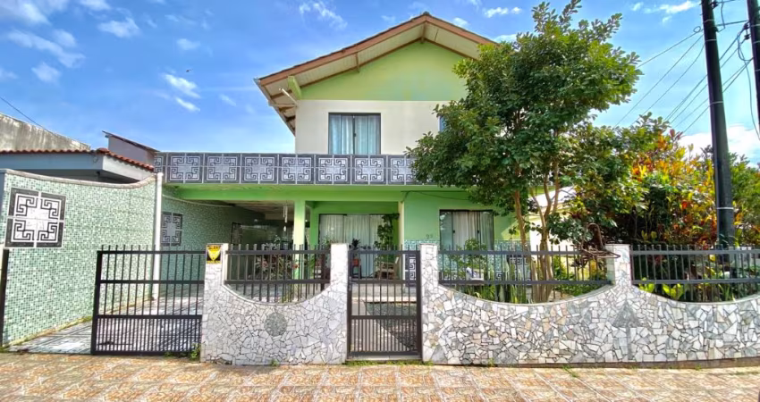 Linda casa 4 dormitórios em Balneário Camboriu .