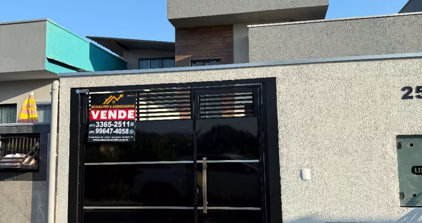Casa dos sonhos nova, semi mobiliada com excelente localização.