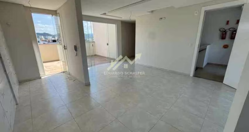 AMPLO APARTAMENTO COM CHURRASQUEIRA NO TERRAÇO NO BAIRRO AREIAS