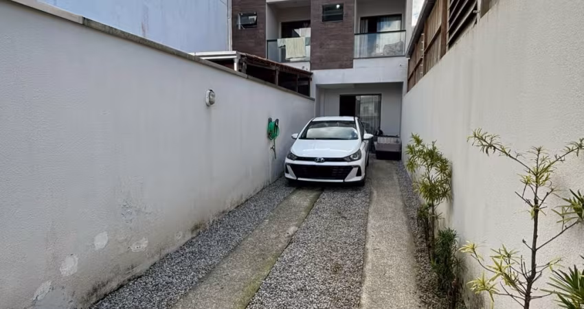 Sobrado 2 Suites e 2 vagas de garagem em Camboriu