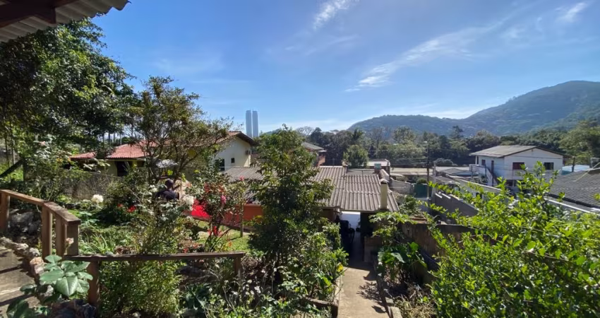 Casa maravilhosa em bairro ótimo de Balneário Camboriú