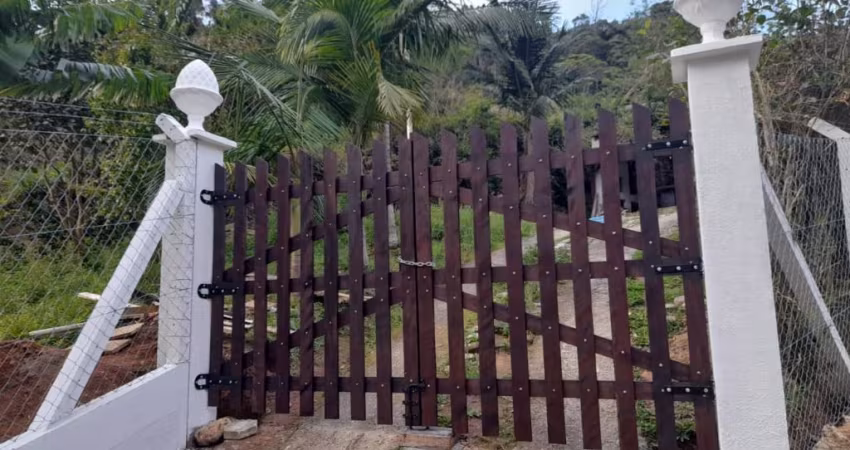 CASA ÁREA RURAL DA TOCA Á POUCOS METROS DO CONDOMÍNIO CALEDÔNIA