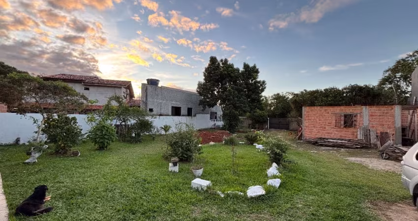 Casa térrea a venda com terreno de 880 m²  em Balneário Camboriu