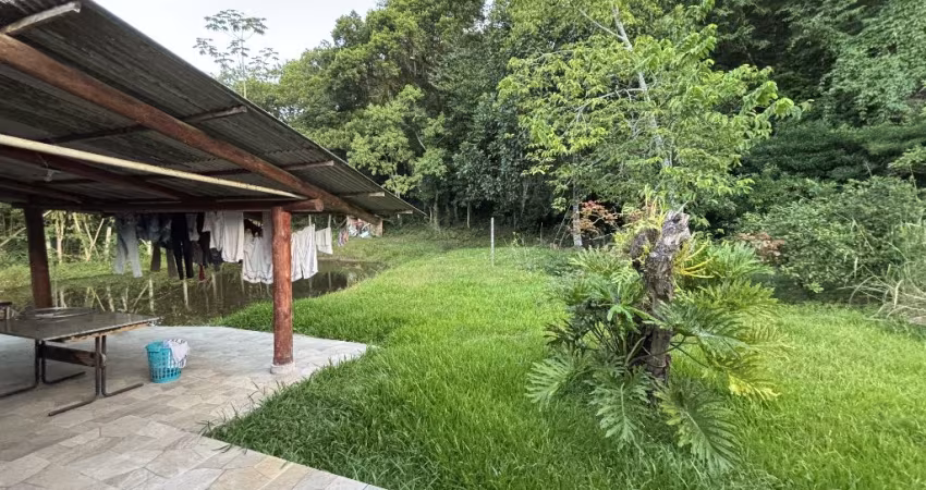 CASA COM AMPLO TERRENO ESCRITURADO NO SÃO JUDAS EM BALNEÁRIO CAMBORIÚ