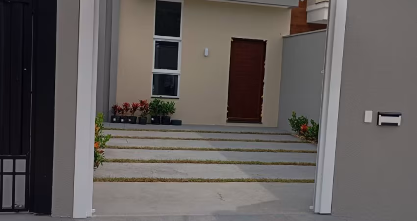CASA TÉRREA COM 02 VAGAS DE GARAGEM NO CEDROS EM CAMBORIÚ