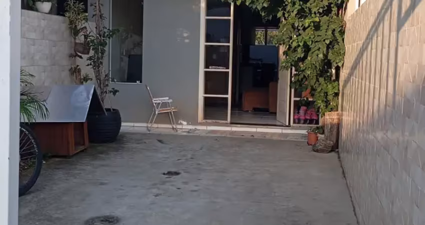 Sobrado c/ 02 suites e duas vagas de garagem em camboriu  oportunidade! so 650 mil