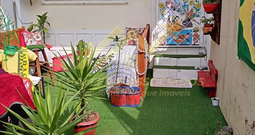 Casa térrea em camboriú com 2 quartos sendo 1 suíte no bairro santa regina!!