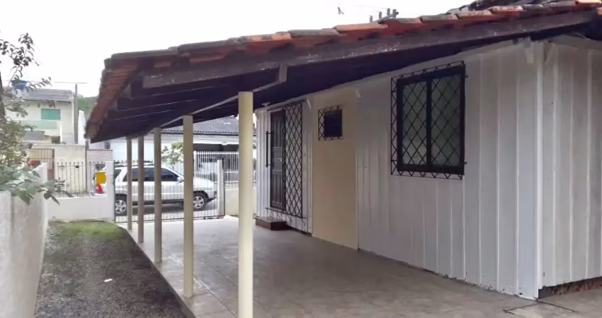 Casa escriturada com 3 quartos no bairro monte alegre em camboriú