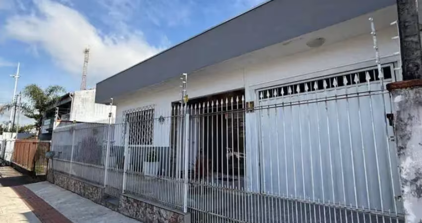 Casa térrea 3 dormitórios sendo uma suite , centro de balneário camboriu