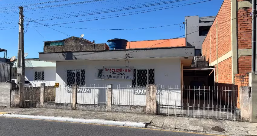 Casa 2 dormitórios , terreno ampo , local seguro e livre de alagamento