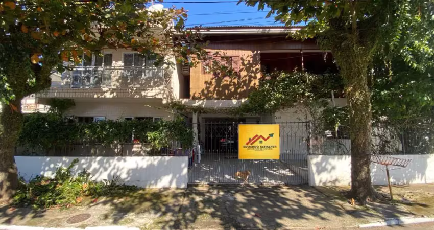 Duas casas no terreno no bairro nações em balneário camboriu