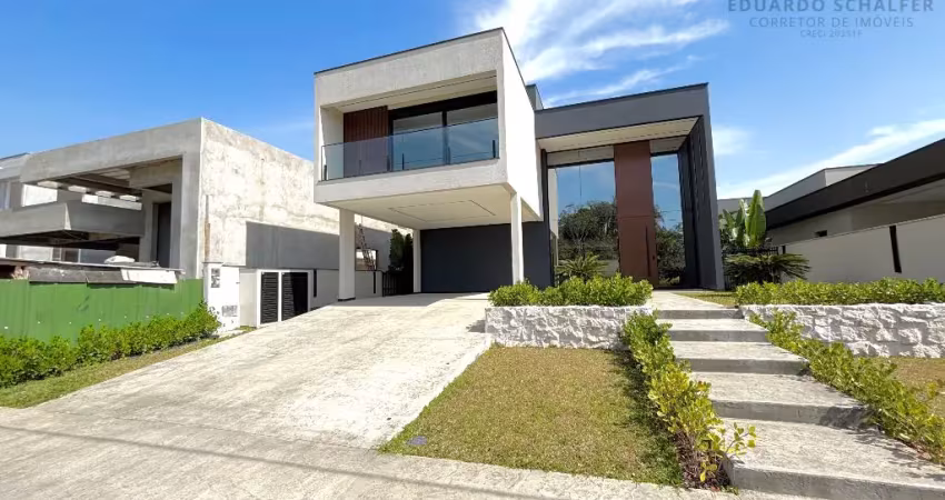 Linda casa 5 suites , 590 m²  construídos , com uma linda piscina
