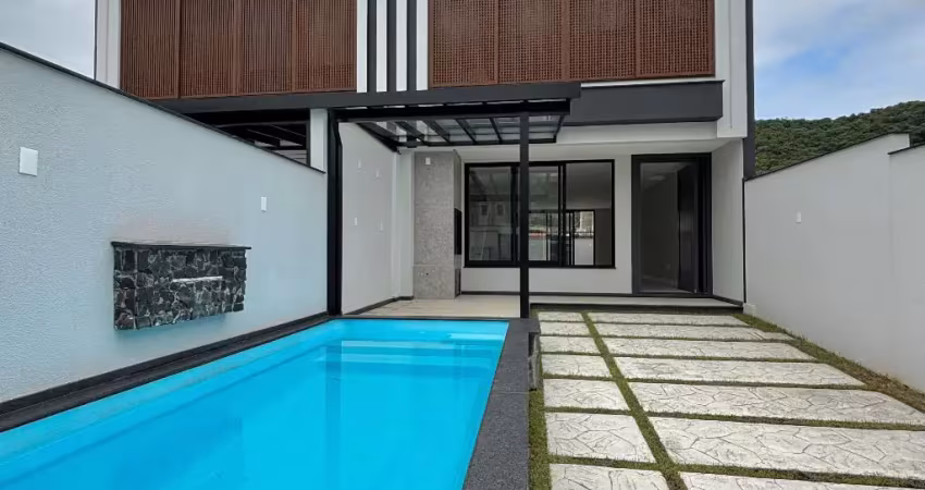 Lindo sobrado com 3 suites , duas vagas de garagem , 158 de area util .