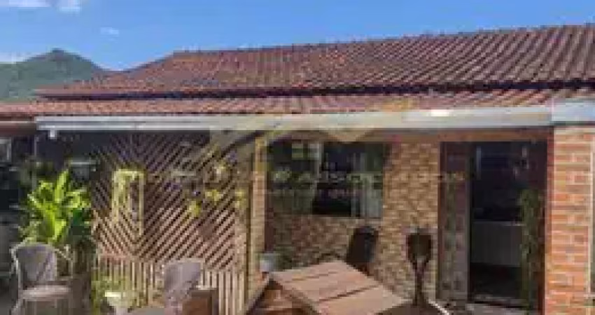 Casa terrea bem localizada  , local alto e proximo de balneário camboriú
