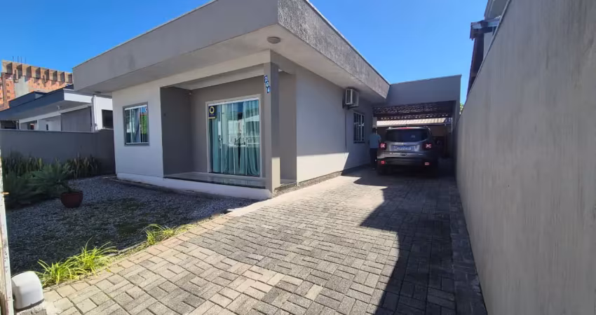 Cas linda c/ 04 vagas de garagem a 3 minutos  do centro  de camboriu!!