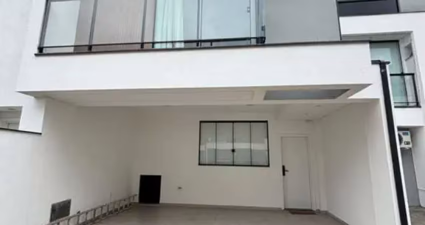 Belíssimo sobrado triplex 3 dormitórios em camboriú
