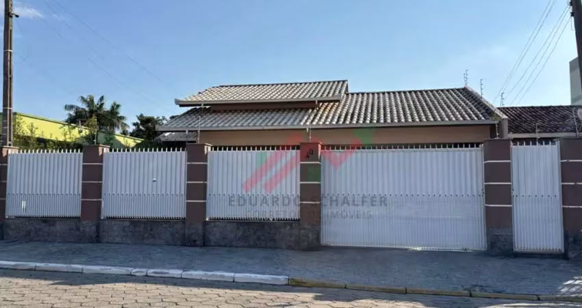 Casa 3 dormitórios , semi mobiliada , centro de camboriú