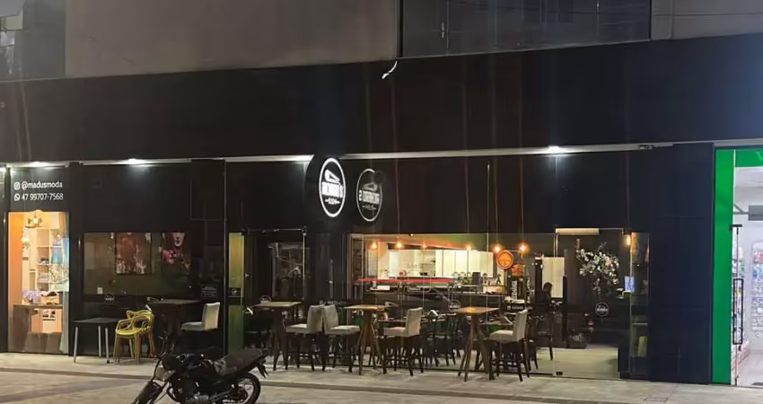 Sala comercial à venda na Rua Guaraparim, Tabuleiro, Camboriú
