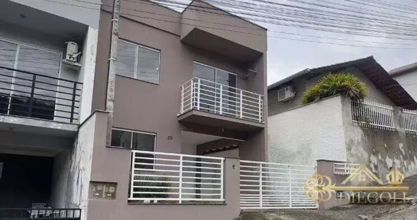 Casa com piscina em Brusque