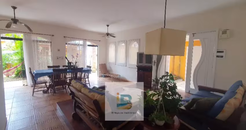 Excelente casa térrea com 5 quartos (sendo 2 suites) no centro - Bertioga.