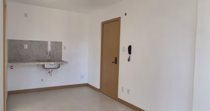 EXCELENTE 1/4 E SALA À VENDA – BARRA