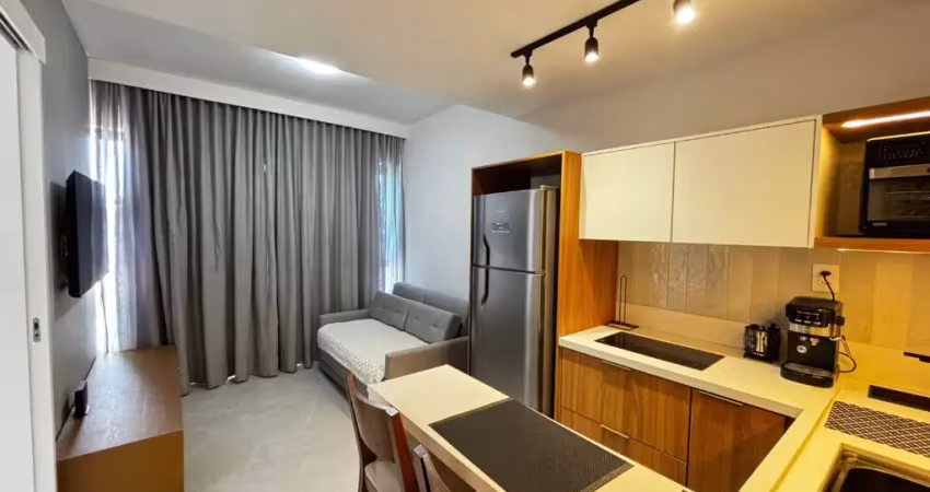Excelente quarto e sala no blue barra | mobiliado e decorado