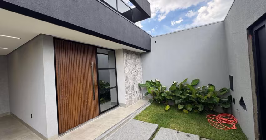 Casa para Venda em Uberlândia, Jardim Sul, 3 dormitórios, 1 suíte, 2 banheiros, 2 vagas