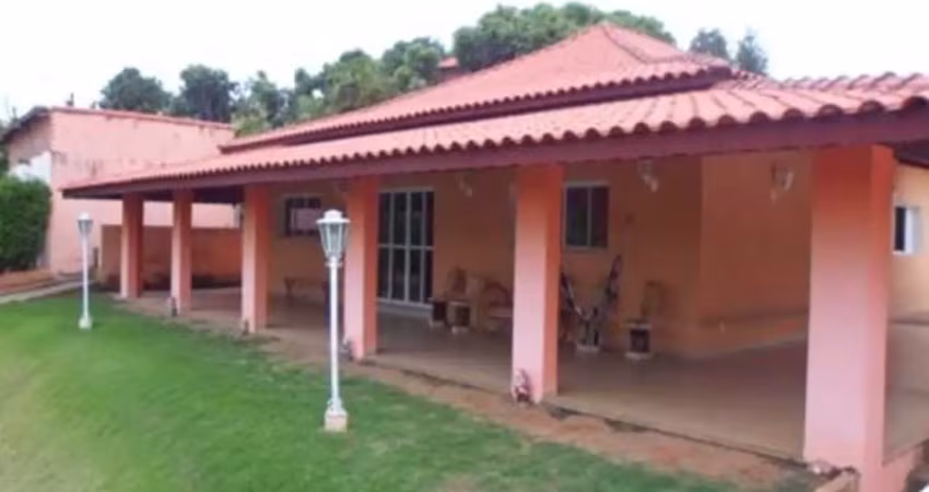 Chácara 2.500m2 no terras de itaici com 3 casas, sendo 5 suítes no total
