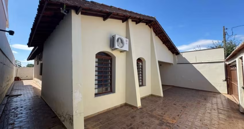 Imperdível: Casa à venda em Indaiatuba-SP, Solar de Itamaracá, 2 quartos, 1 suíte, 2 salas, 2 vagas de garagem, 163,16 m².