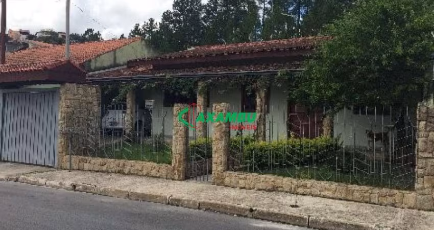 Casa a venda com 03 dormitórios, no Centro de Várzea Paulista - SP