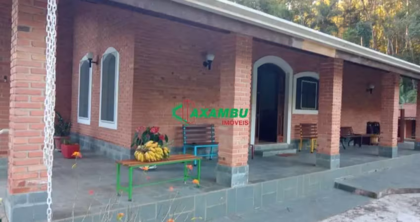 Chácara à venda em Jarinu-SP, 3 quartos, 3 salas, 3 banheiros, 2 vagas de garagem, 290m² - Imperdível na Figueira Branca!