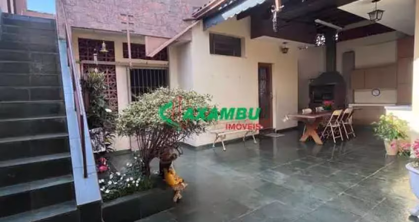 Casa à venda em jundiaí-sp, vila joana, são duas casas construídas, 5 quartos, 1 suíte, 2 salas, 3 banheiros, 2 vagas de garagem, 243m² de construção.