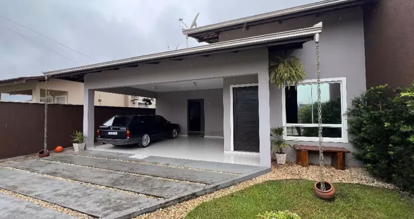 Casa Averbada a venda com 01 suíte + 02 dorm., Vila Nova Joinville.
