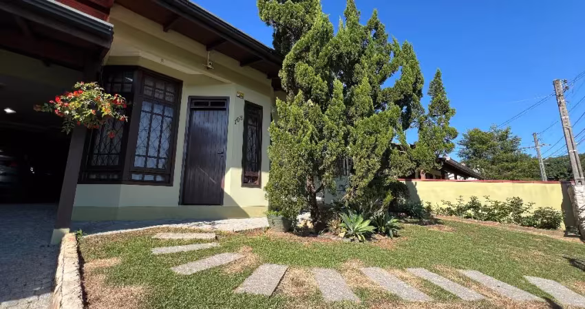 Casa averbada com 02 suítes + 02 dorm., floresta joinville.