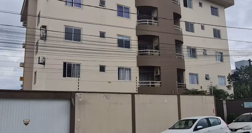 Aluga-se apto com 01 suíte + 02 dorm., costa e silva joinville.