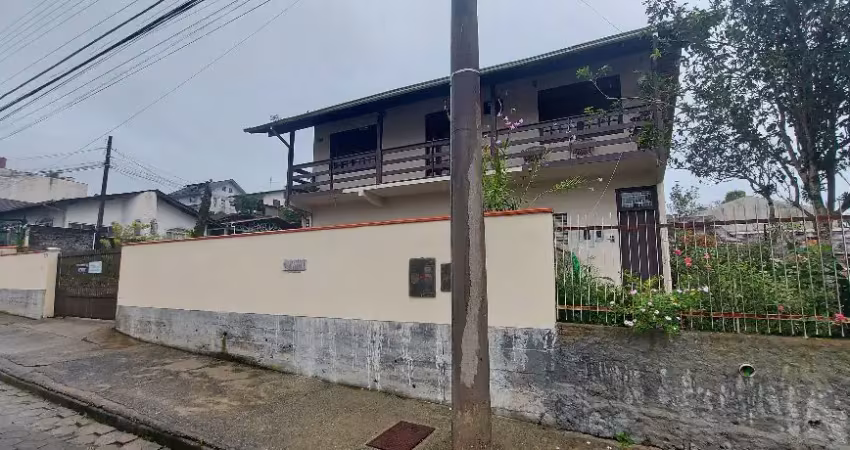Vende-se sobrado com salas comerciais floresta-joinville.