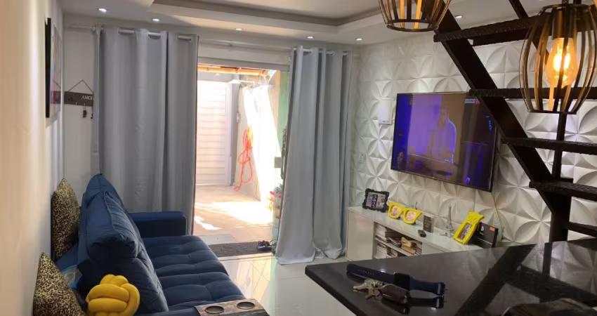 CASA DUPLEX - 50 m² - 02 DORMITÓRIOS - QUINTAL - GARAGEM