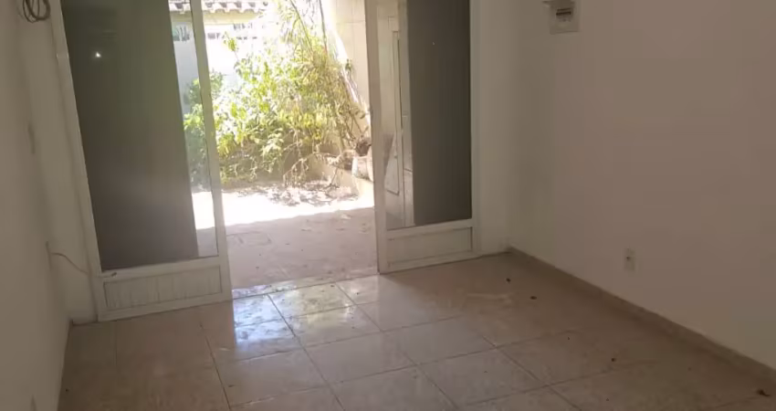 CASA DUPLEX - 53 m² - 02 DORMITÓRIOS - SUITE - QUINTAL - GARAGEM