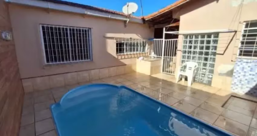Casa linear - 120 m² - 02 dormitórios - suite - quintal
