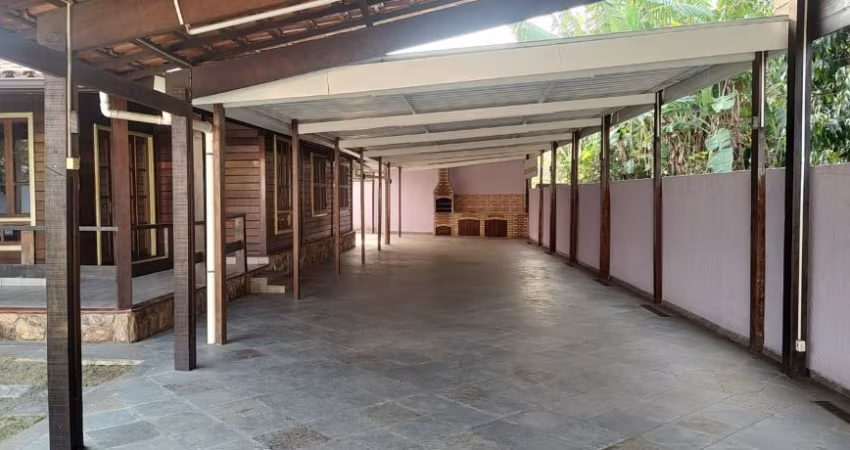 CASA LINEAR - 430 m² - 03 DORMITÓRIOS - SUITE - QUINTAL - PISCINA