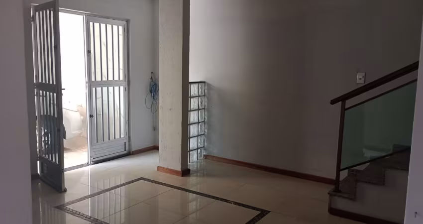 CASA DUPLEX  -292 m² - 04 DORMITÓRIOS - SUITE - VARANDA - TERRAÇO - LAVANDERIA - DEPENDÊNCIA