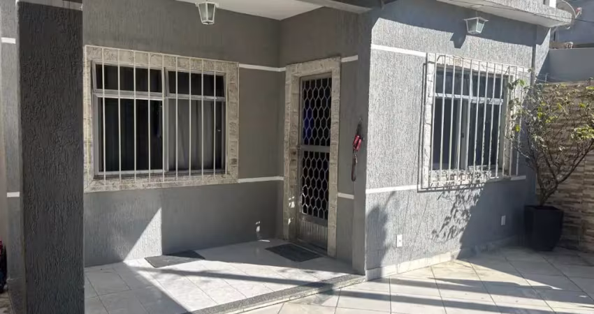 Casa duplex -  200 m² - 03 dormitórios - suite - varanda - terraço - churrasqueira