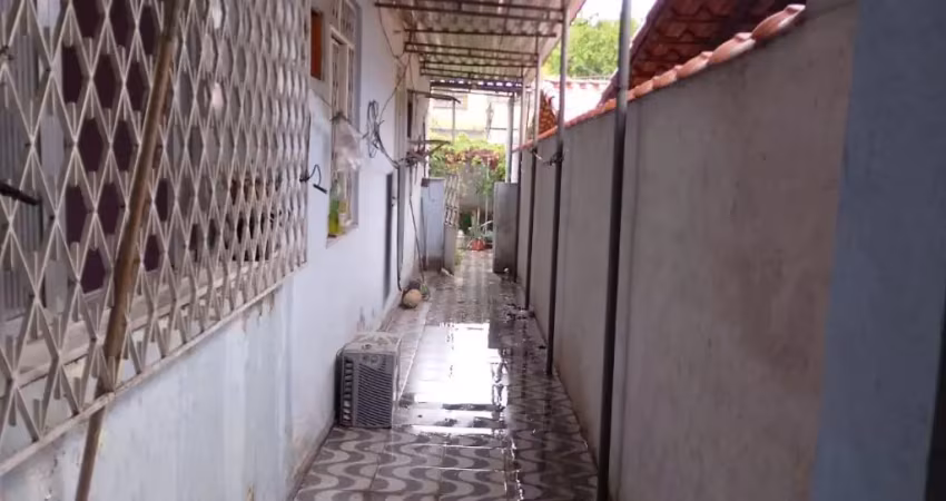 Casa duplex - 200 m² - 04 dormitórios - suite - varanda - quintal - garagem