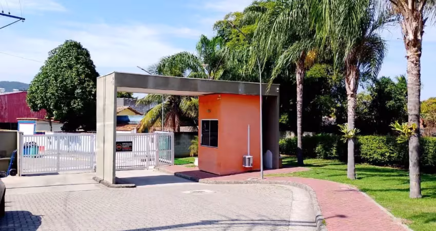 Terrenos em condomínio -  300  a  400  m²  - água - luz - esgoto - lazer