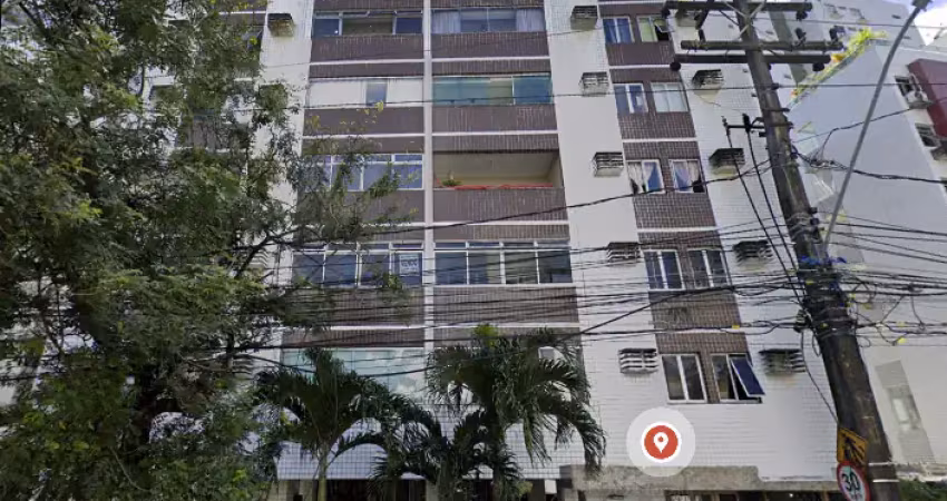 Vendo apartamento em boa viagem, na rua ernesto de paula santos  3 quartos 1 suite sala para dois ambientes cozinha, e area de serviço e varanda. com 130m² 1 vaga de estacionamento predio pilotiz